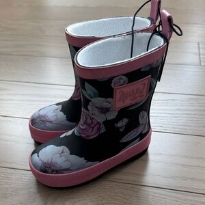 Deux Par Deux Black and Pink Floral Toddler Rain Boots 5E